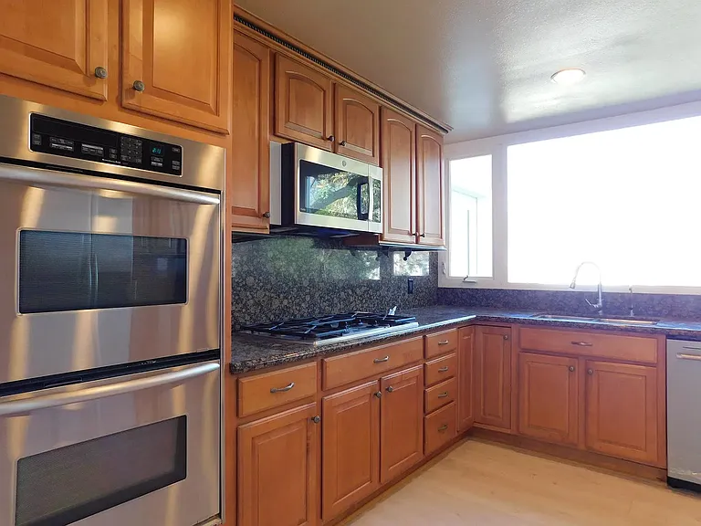 18048 Karen Dr — Photo 11