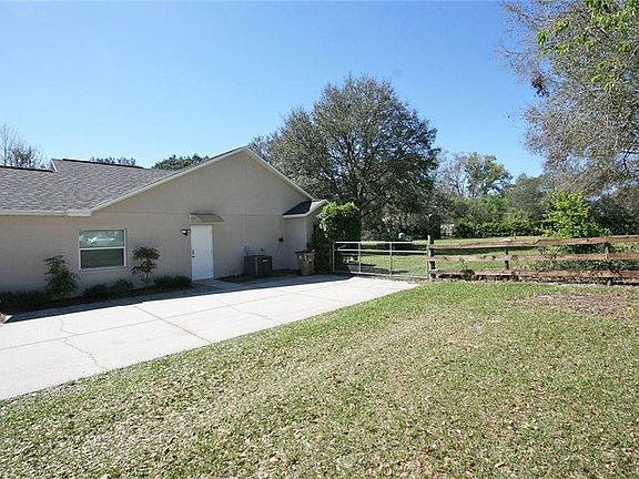 4th image of 32627 Windy Oak St
