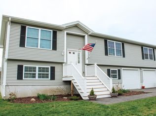 25 Windward Dr, Portsmouth, RI 02871