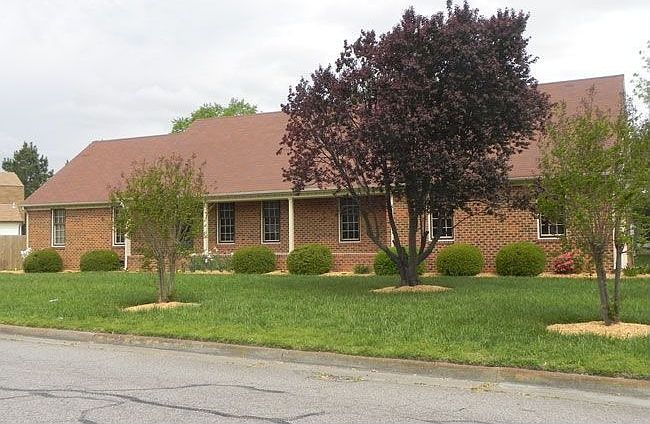 1st image of 904 Nugent Dr