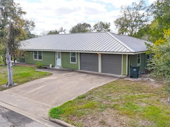 911 Depot St, El Campo, TX 77437