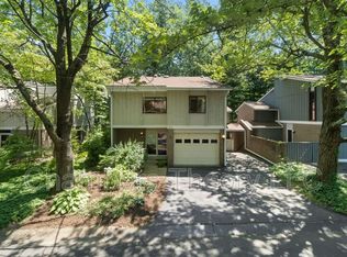 1617 Greenbriar Ct, Reston, VA 20190