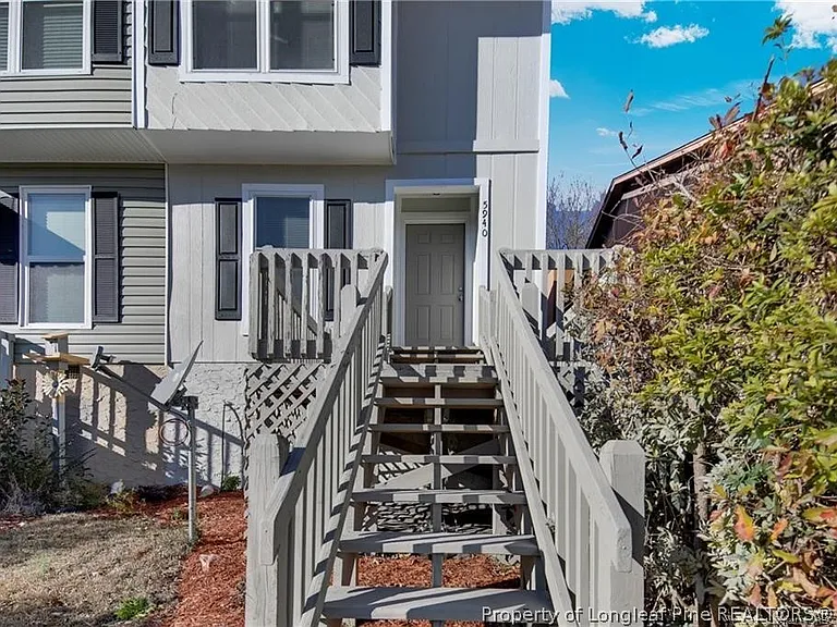 5940 Laguna Dr — Photo 2
