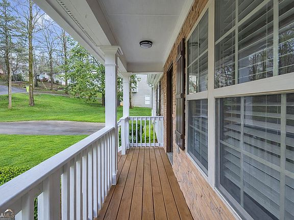 5th image of 405 Azalea Dr