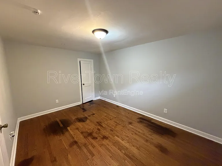 1746 Eldridge Ave — Photo 8
