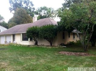 19075 Easton Rd, Deephaven, MN 55391