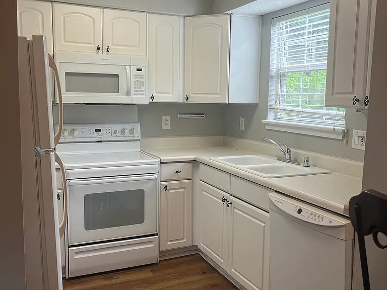134 Luden Dr #B — Photo 2