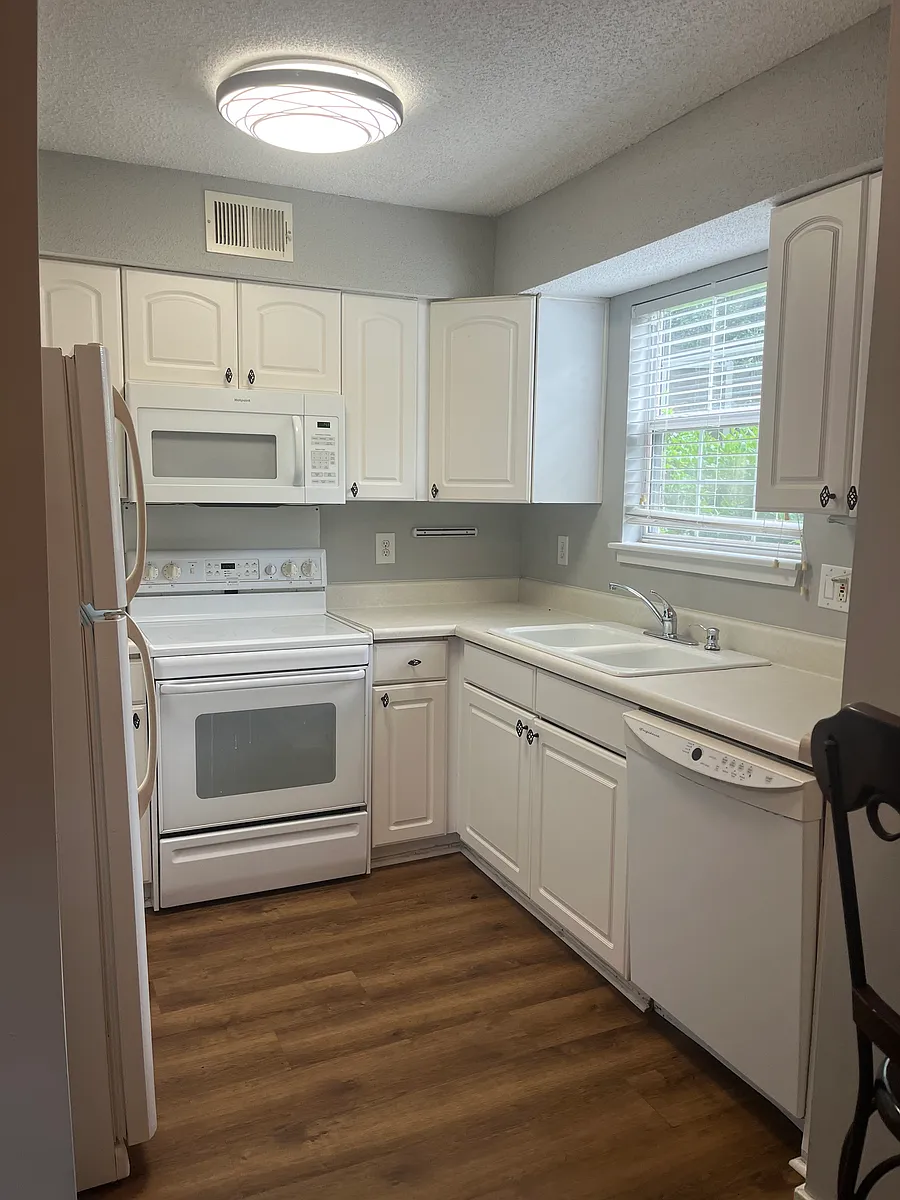 Building Photo - 134 Luden Dr #B