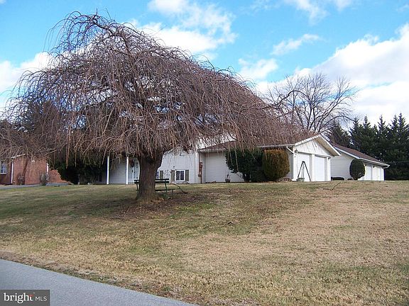 5th image of 18 Beacon Dr
