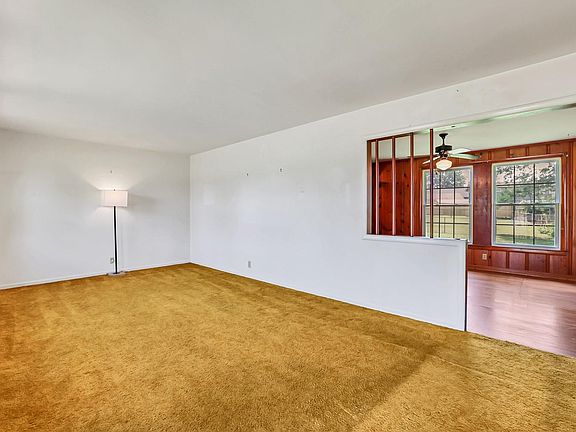 3rd image of 302 Pitts Ave