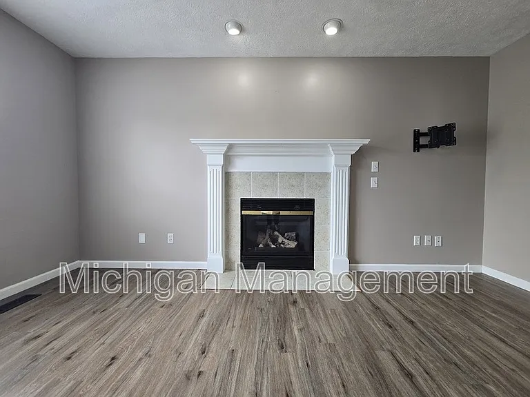 684 Glenlivet St — Photo 6
