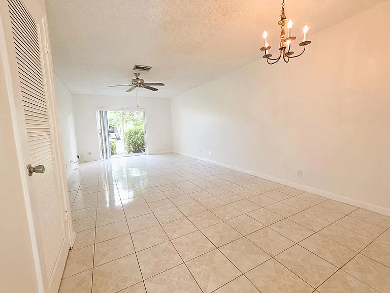 5445 Glenda St — Photo 4