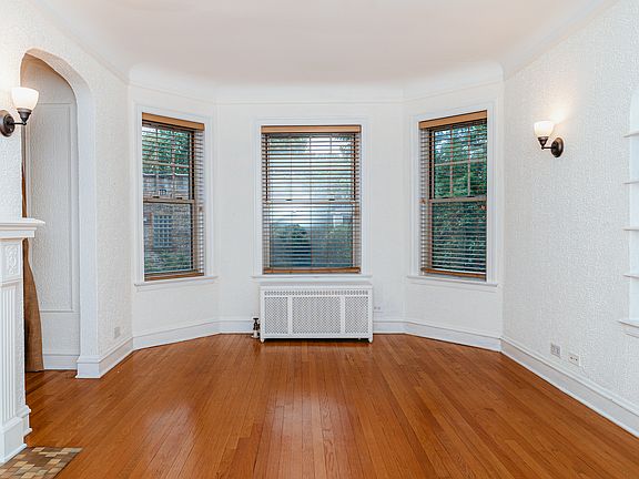 5th image of 2016.5 W Greenleaf Ave #2C
