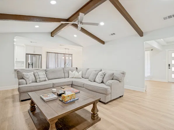 948 Briarcove Pl, Lancaster, TX 75146