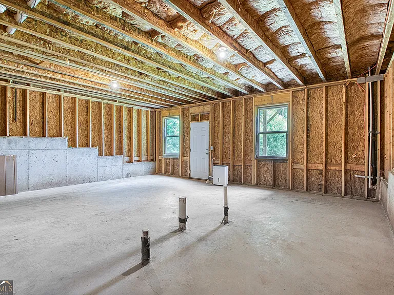 122 Silver Birch Pass — Photo 32