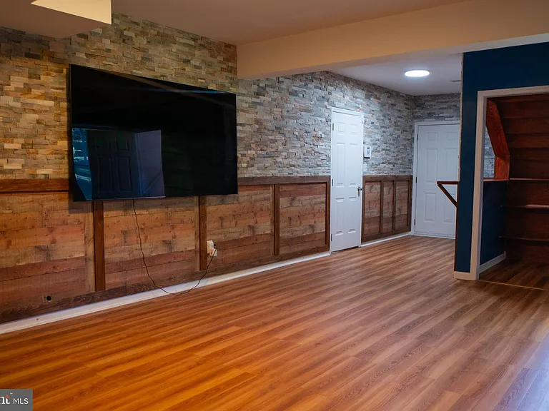 102 Thomas Ln — Photo 28