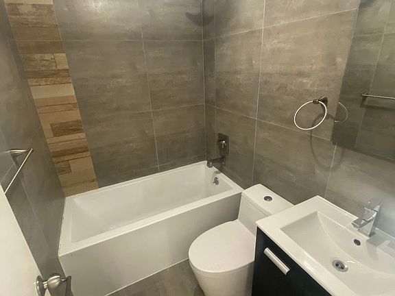 2nd image of 980 Findlay Ave #3C