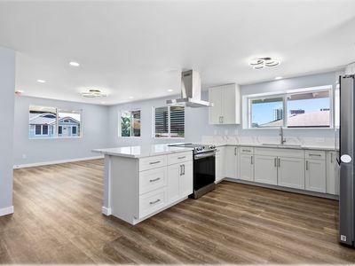 3232 Castle St, Honolulu, HI, 96815