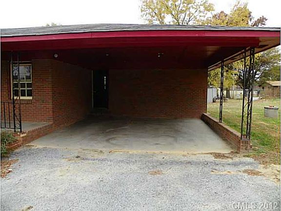 3rd image of 206 Putnam Pl