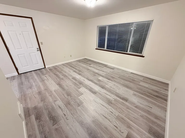 Manor Apartments — Photo 6