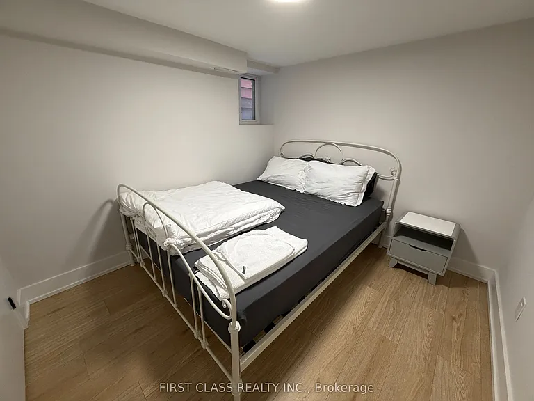 431 Roxton Rd — Photo 35