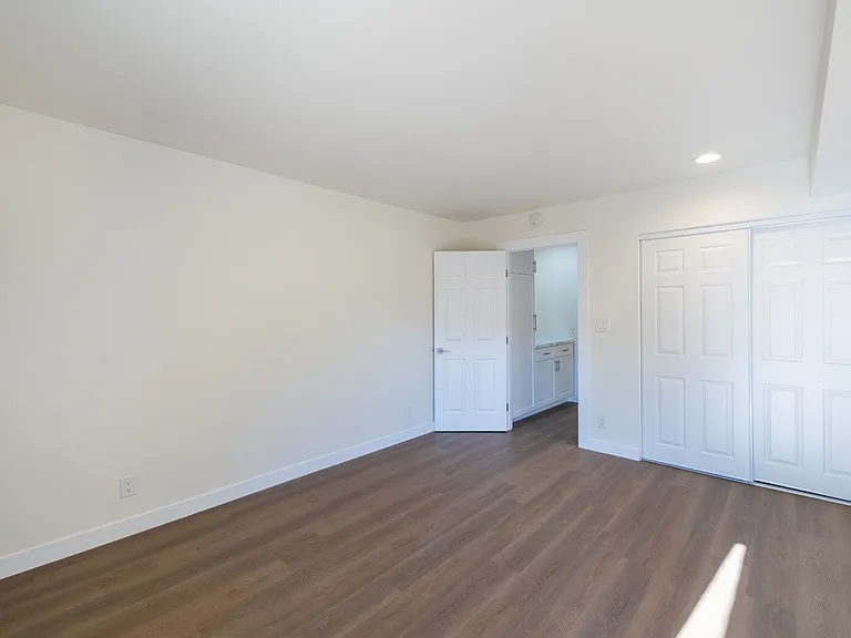 Enclave 693 — Photo 10