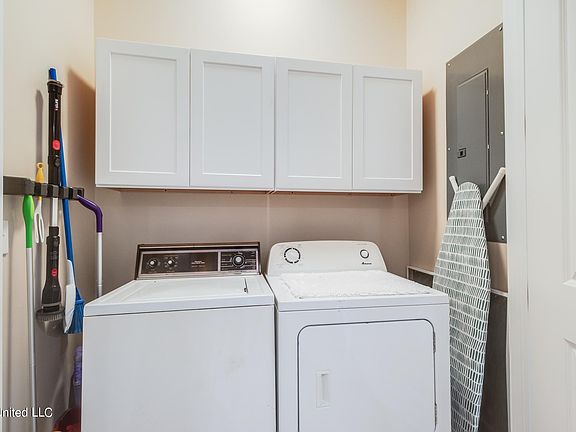 5th image of 405 Alston Ave