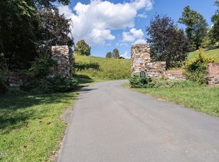 54 Summerfield Dr, Butler, TN 37640