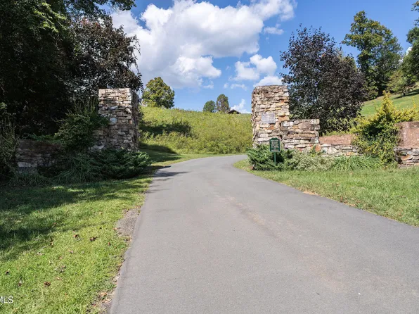 54 Summerfield Dr, Butler, TN 37640