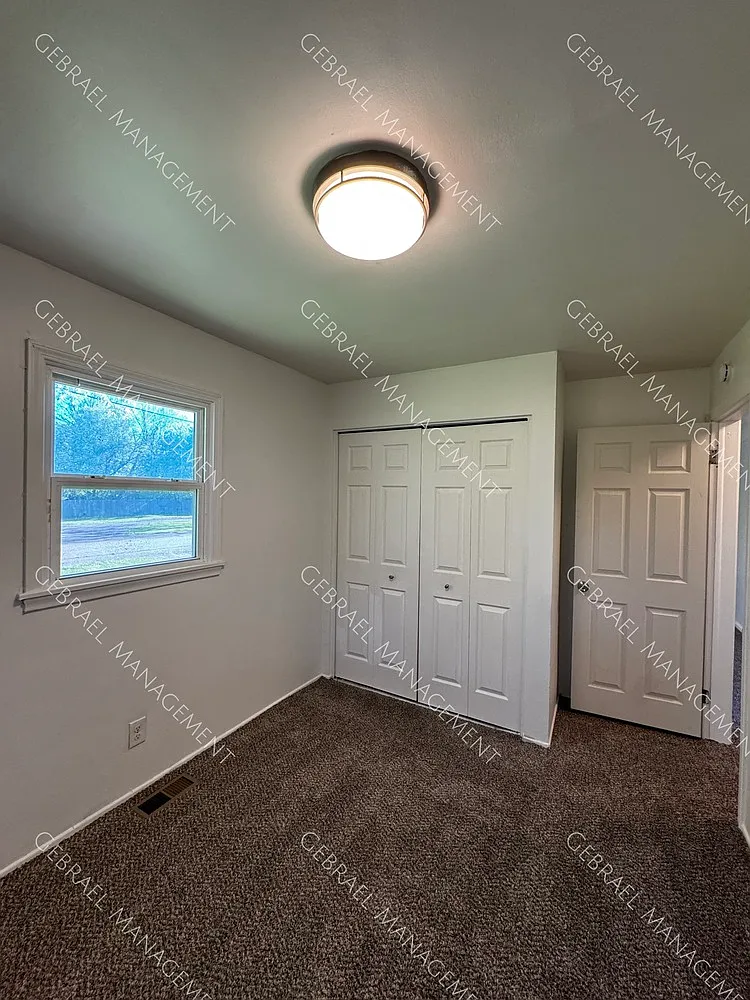 Building Photo - 3113 W Lyndon Ave