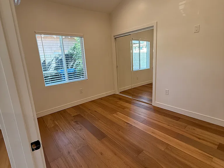 23662 Community St — Photo 10