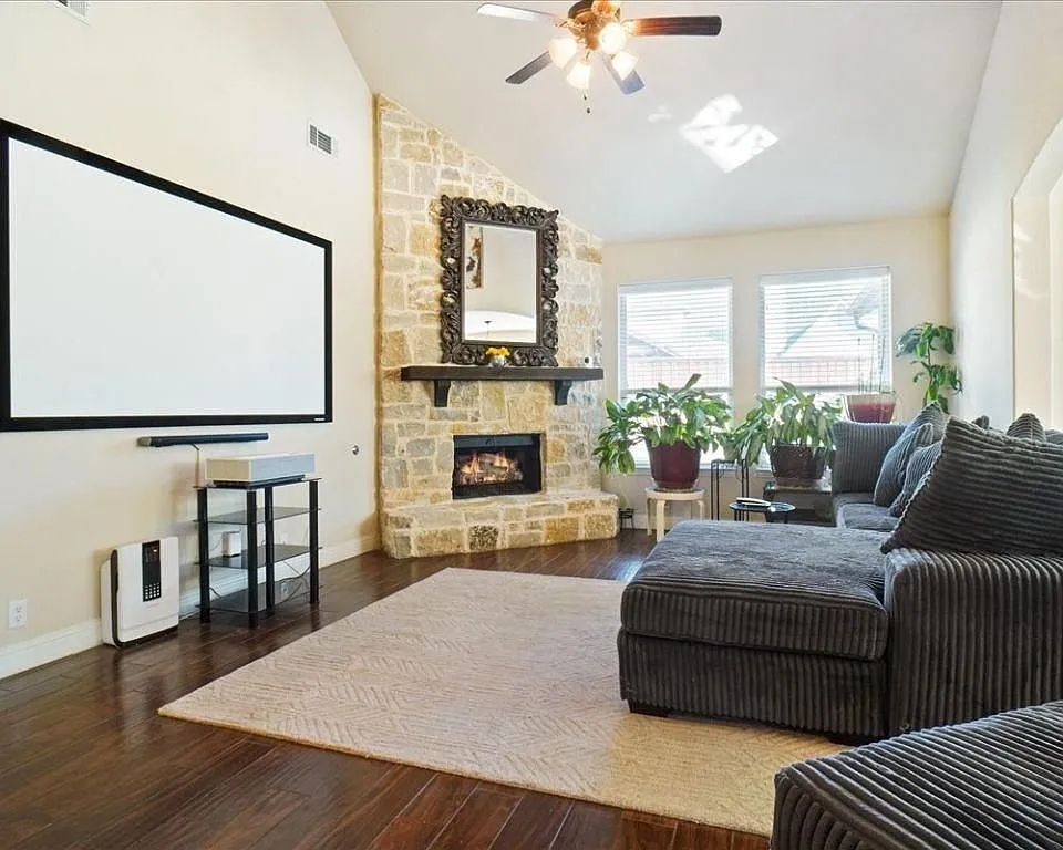 4 bed, 3.5 bath, 3470 sqft, $3,400 — Photo 4