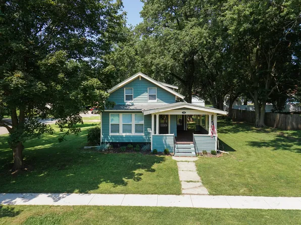 119 W 5th St, Delavan, IL 61734