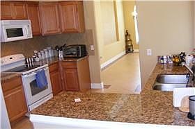 SPACIOUS KITCHEN