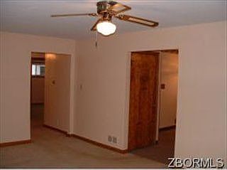 4th image of 330 E Highland Dr