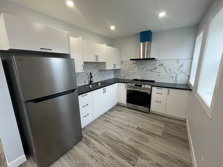243 Dufferin St #UPPER FRONT — Photo 1
