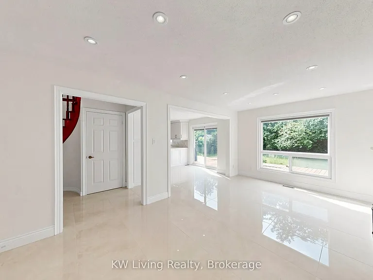 33 Southgate Cres — Photo 7