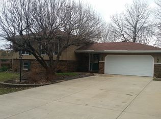 9508 Grandville Pl, Bloomington, IL 61705