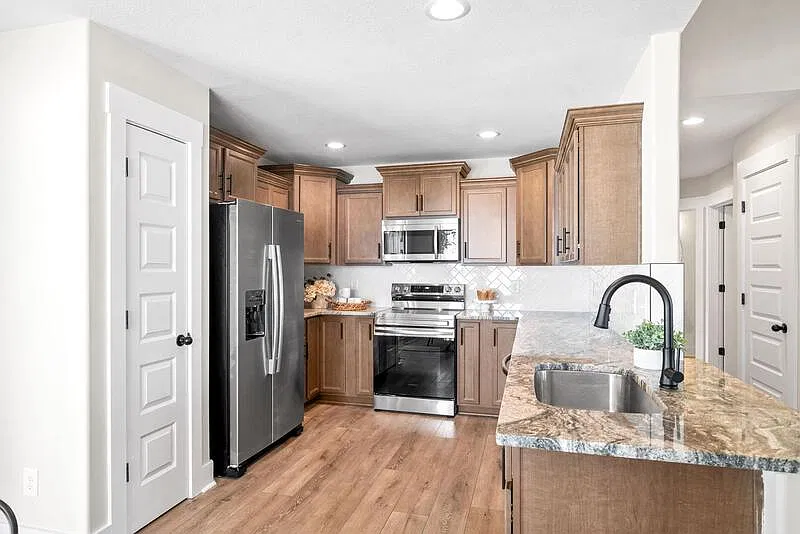 3 bed, 2.5 bath, 2200 sqft, $2,330 — Photo 4