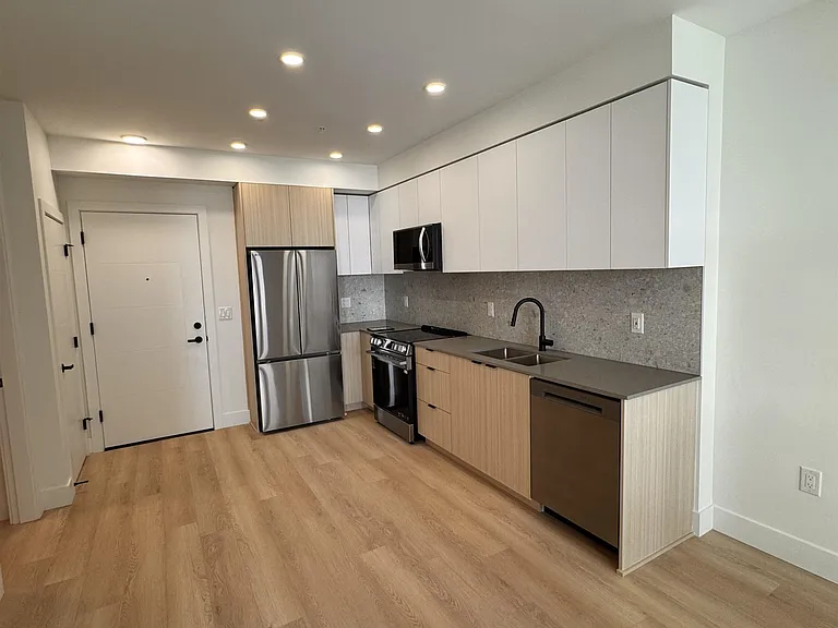 13455 94a Ave #303 — Photo 3