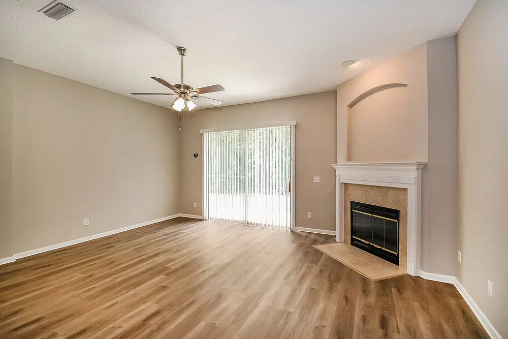 3 bed, 2.0 bath, 1667 sqft, $1,835 — Photo 4