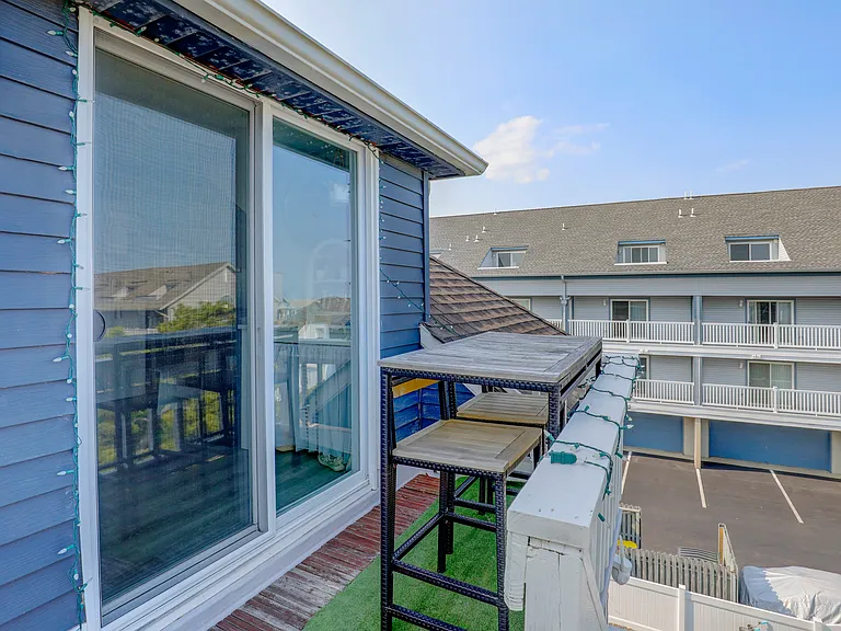 606 Beach Ave #3 — Photo 30