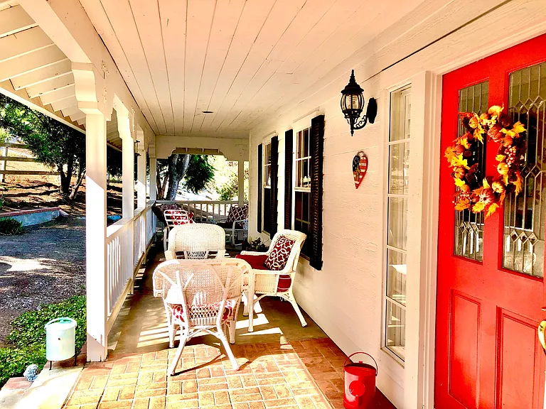 1850 Lyndy Ln — Photo 3