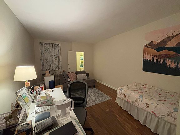 2nd image of 215 E 89th St APT 4C
