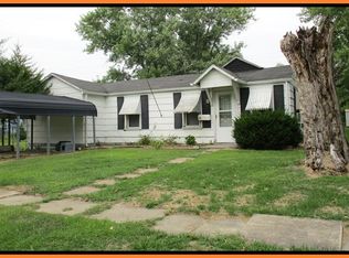 210 N Main St, Queen City, MO 63561