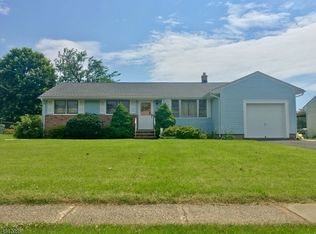 260 Weiss Ter, Raritan, NJ 08869