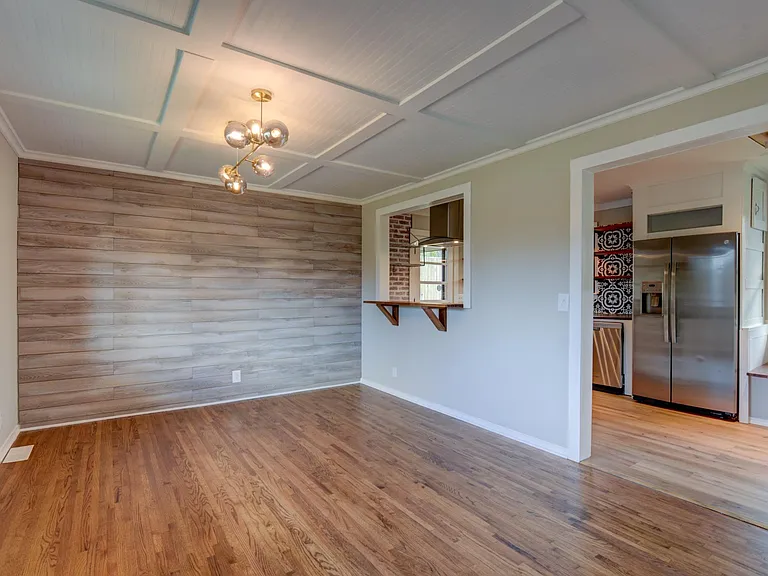 551 Bonerwood Dr — Photo 2