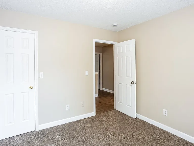 1028 Jordans Pond Ln — Photo 16