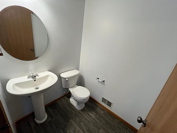 4th image of 341 Harbor Town Ct APT 4