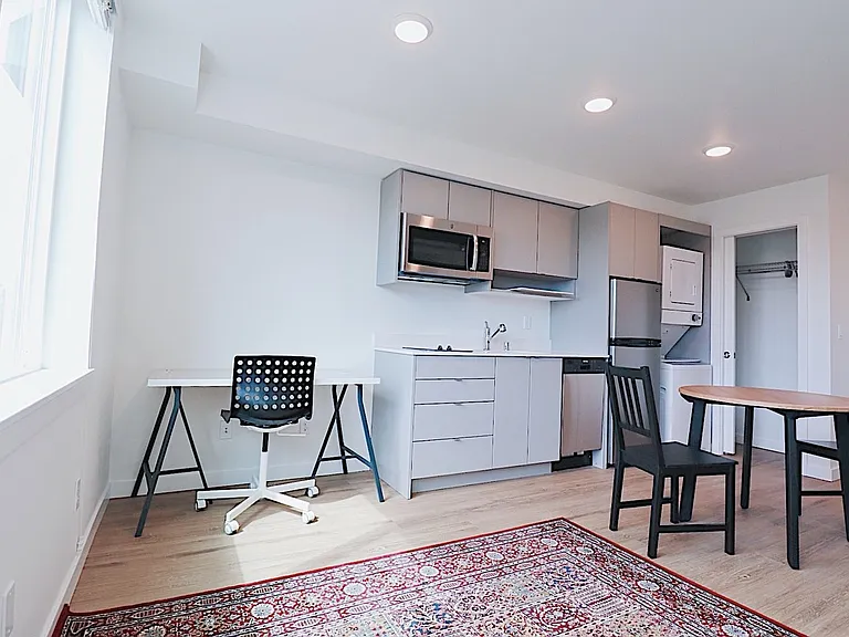 5637 University Way NE — Photo 45